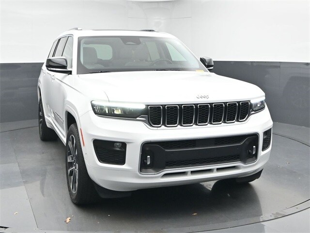 2021 Jeep Grand Cherokee Overland photo 2