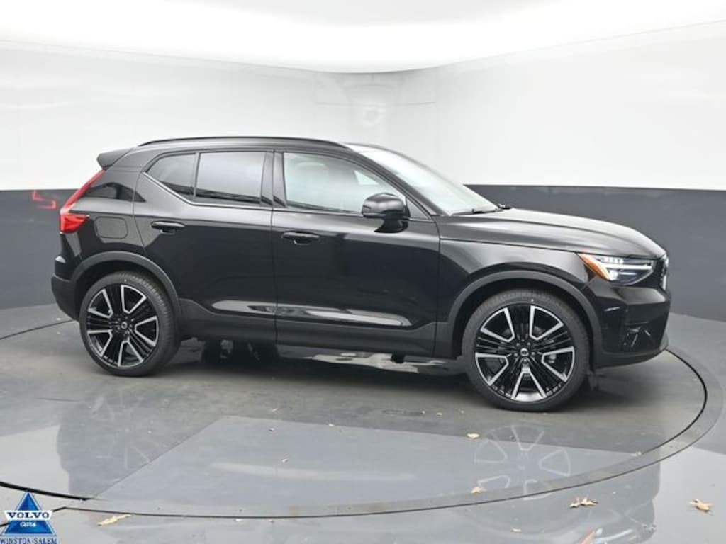 New 2026 Volvo XC40 B5 Ultra SUV
