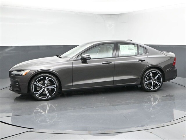 2025 Volvo S60 B5 Plus photo 4