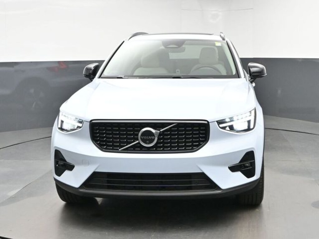 New 2026 Volvo XC40 B5 Plus SUV