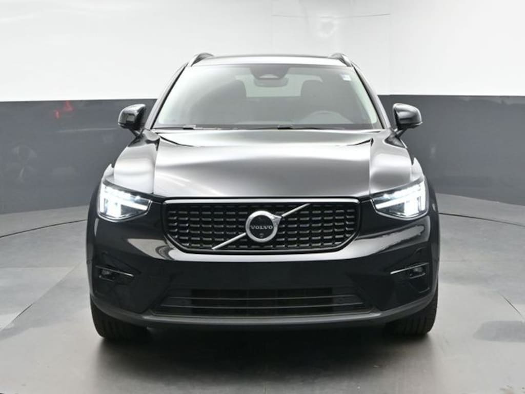 Used 2025 Volvo XC40 B5 Plus Dark Theme SUV