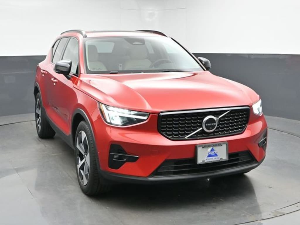 Used 2023 Volvo XC40 B5 Plus Dark Theme SUV