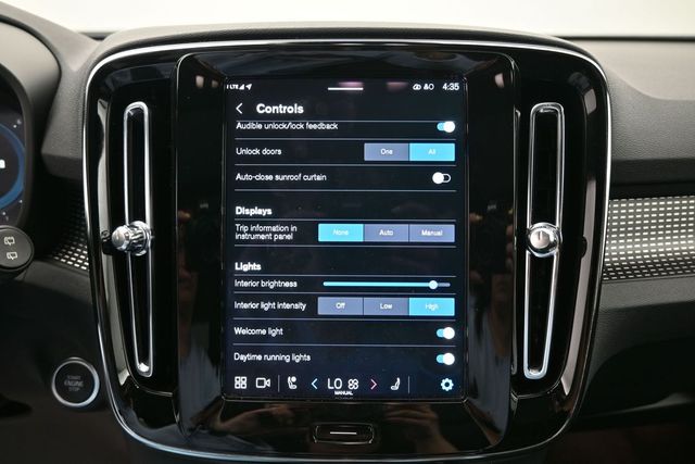 2024 Volvo XC40 Plus - Photo 18