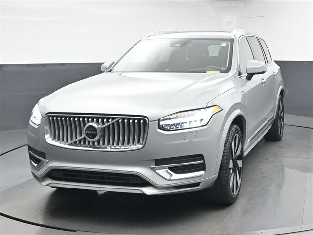 2025 Volvo XC90 T8 photo 3