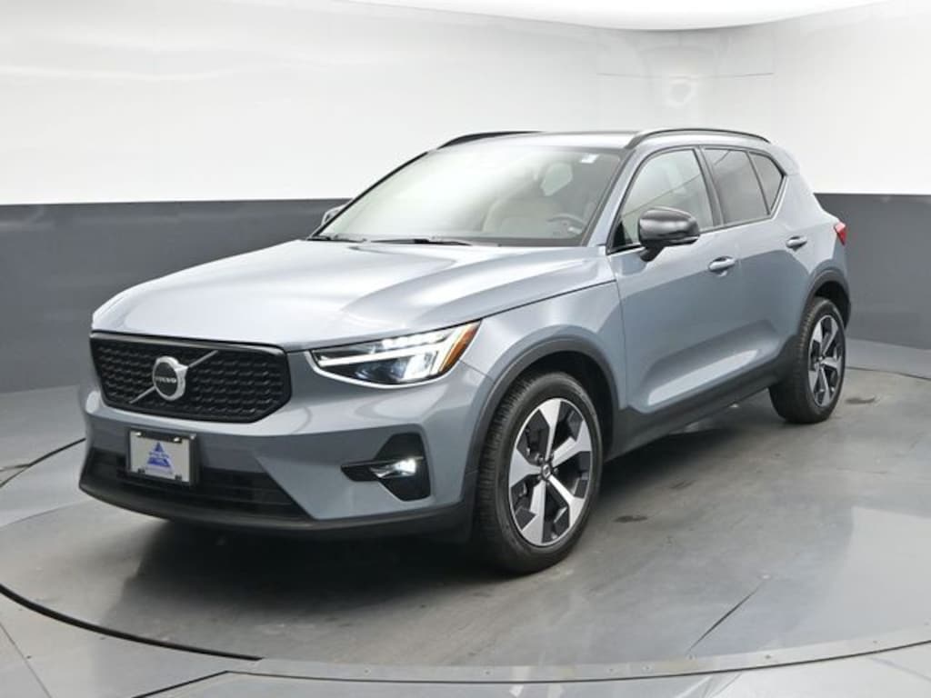 Used 2023 Volvo XC40 B5 Plus Dark Theme SUV