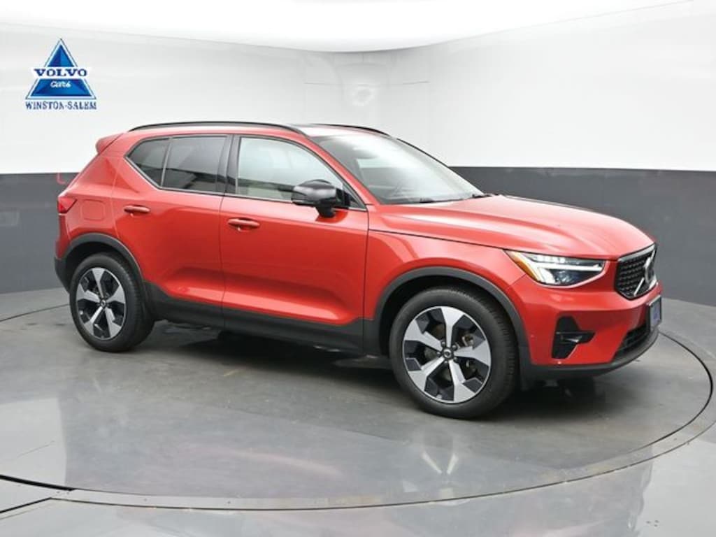 Used 2023 Volvo XC40 B5 Plus Dark Theme SUV