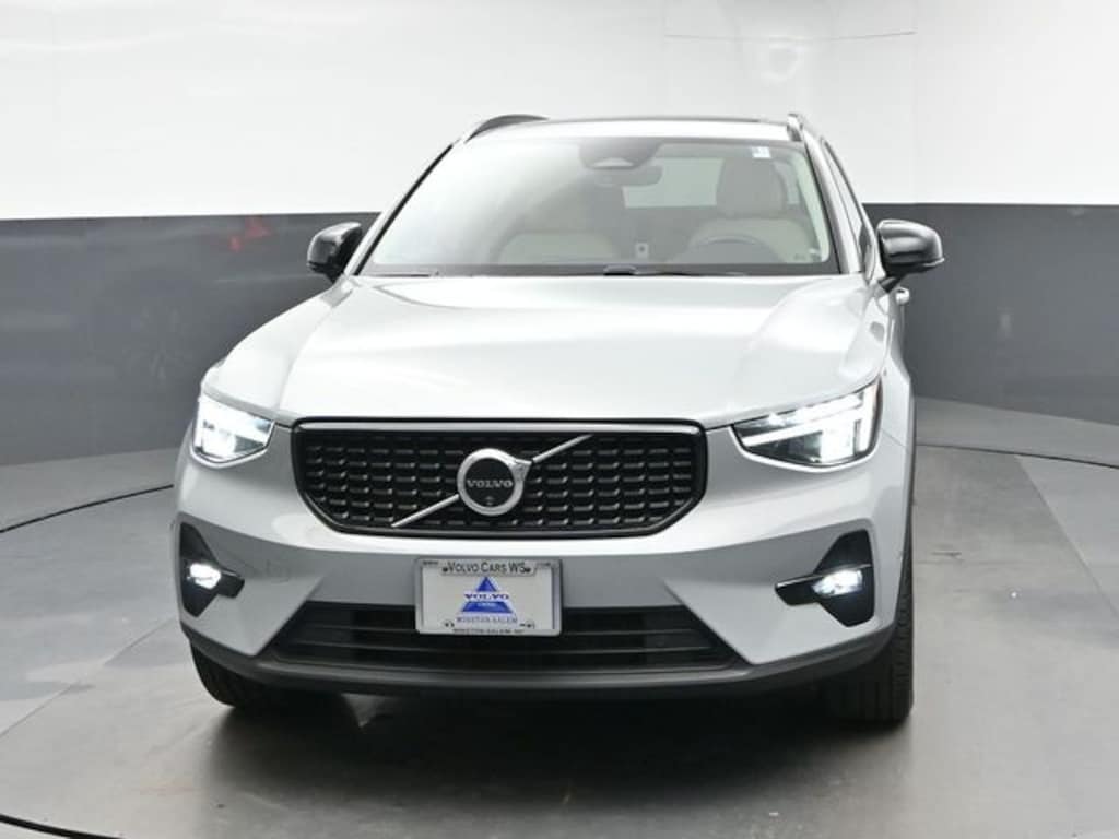 Used 2024 Volvo XC40 B5 Plus Dark Theme SUV