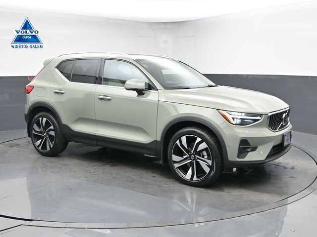 2025 Volvo XC40