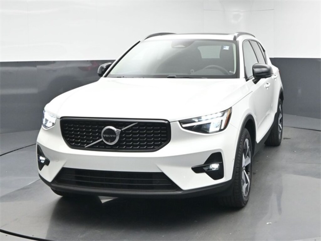 Used 2024 Volvo XC40 B5 Plus Dark Theme SUV