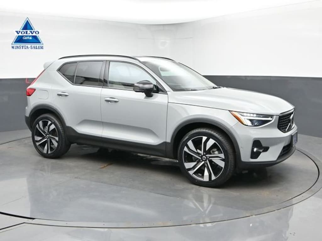 Used 2024 Volvo XC40 B5 Plus Dark Theme SUV