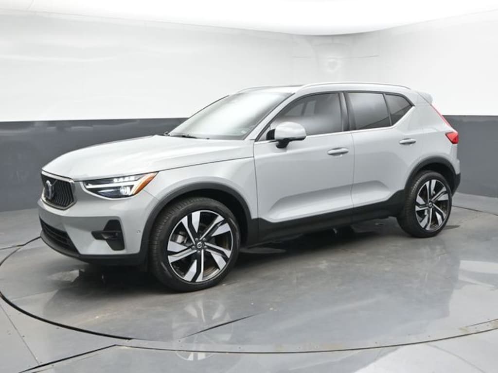 Used 2024 Volvo XC40 B5 Plus Bright Theme SUV