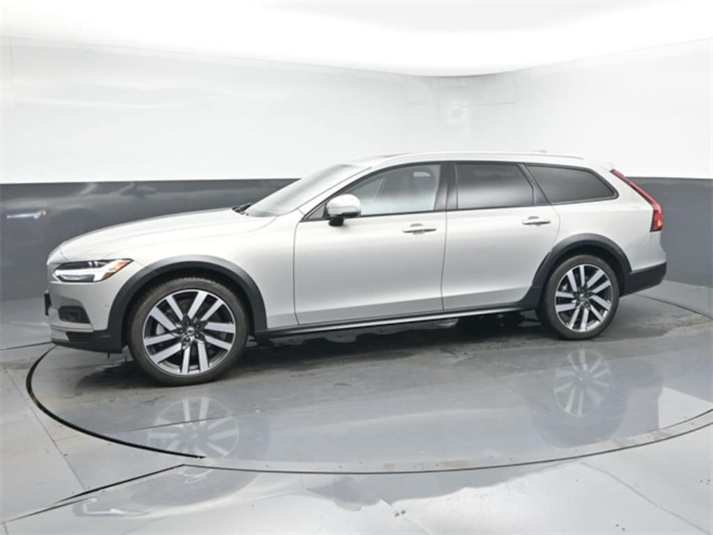 Used 2024 Volvo V90 Cross Country B6 Wagon