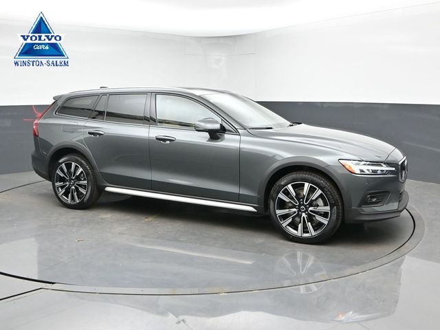 2026 Volvo V60 Cross Country B5 Ultra AWD's photo