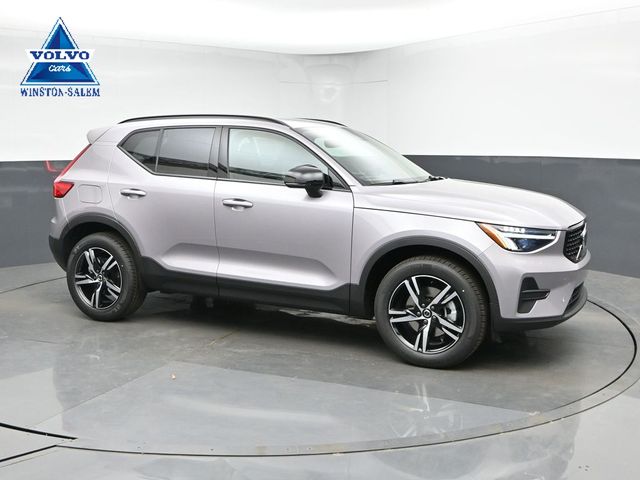 2026 Volvo XC40 B4 Core Dark FWD's photo