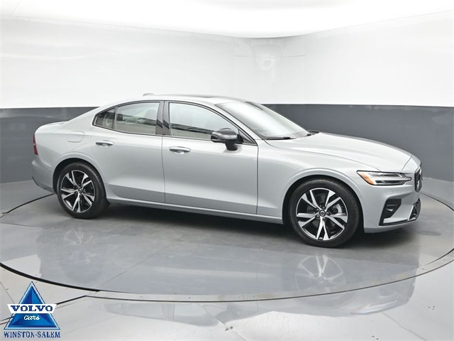 2025 Volvo S60 B5 Plus Sedan