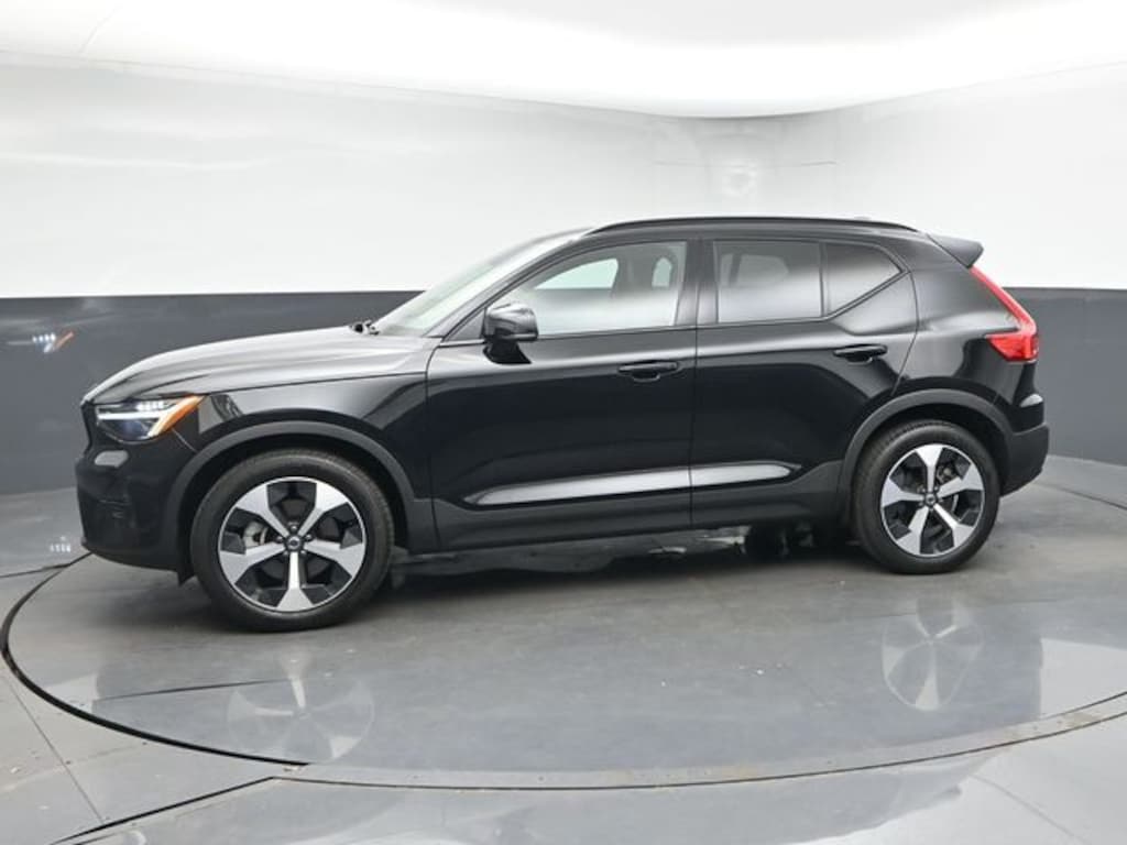 Used 2025 Volvo XC40 B5 Plus Dark Theme SUV