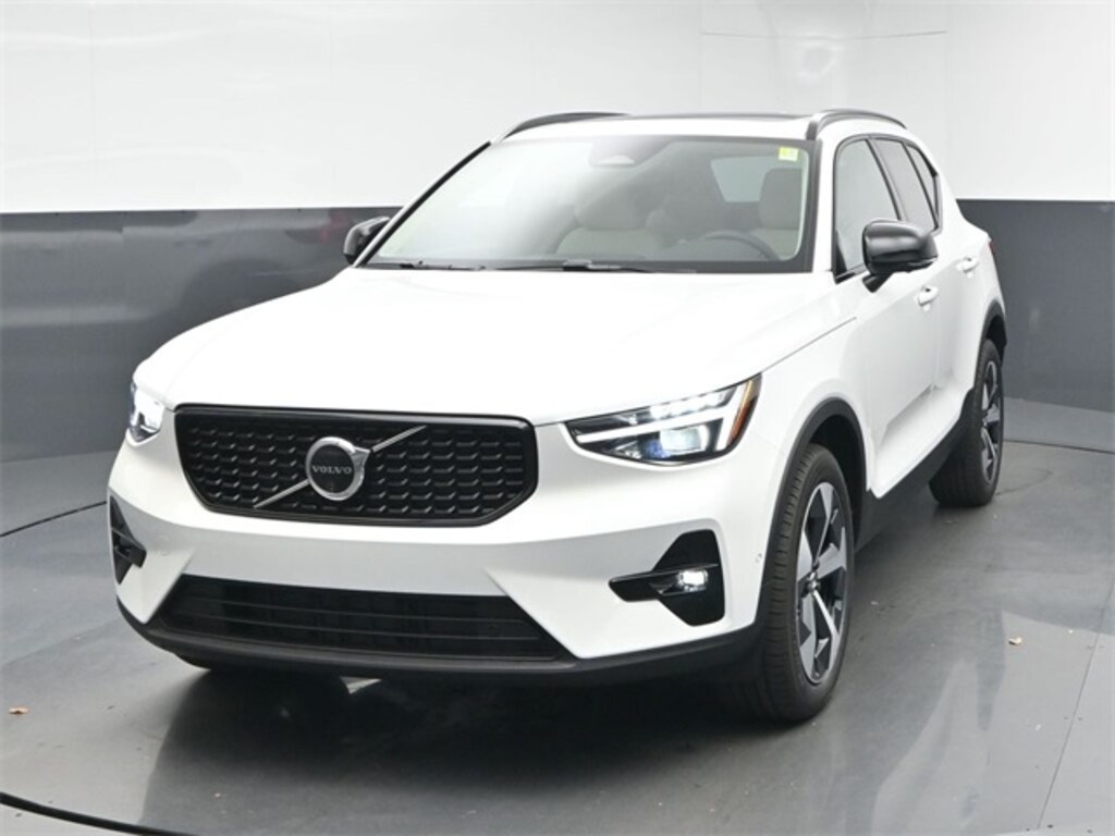 New 2026 Volvo XC40 B5 Plus SUV