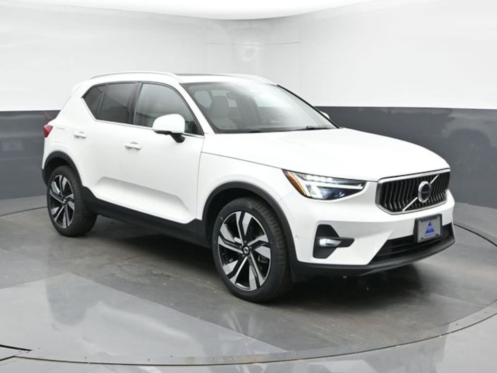 Used 2023 Volvo XC40 B5 Plus Bright Theme SUV