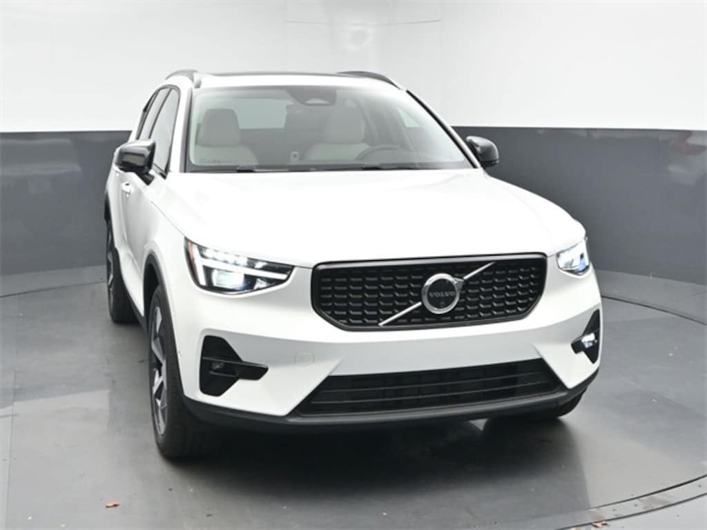 New 2026 Volvo XC40 B5 Plus SUV