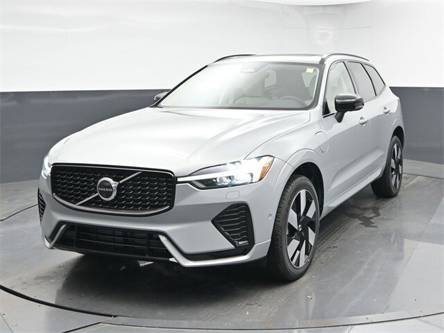 2025 Volvo XC60 Hybrid T8 Plus photo 3