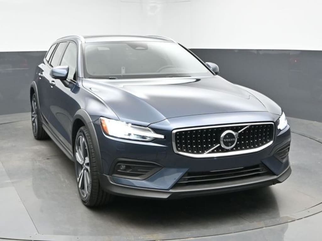 Used 2025 Volvo V60 Cross Country B5 Plus Wagon