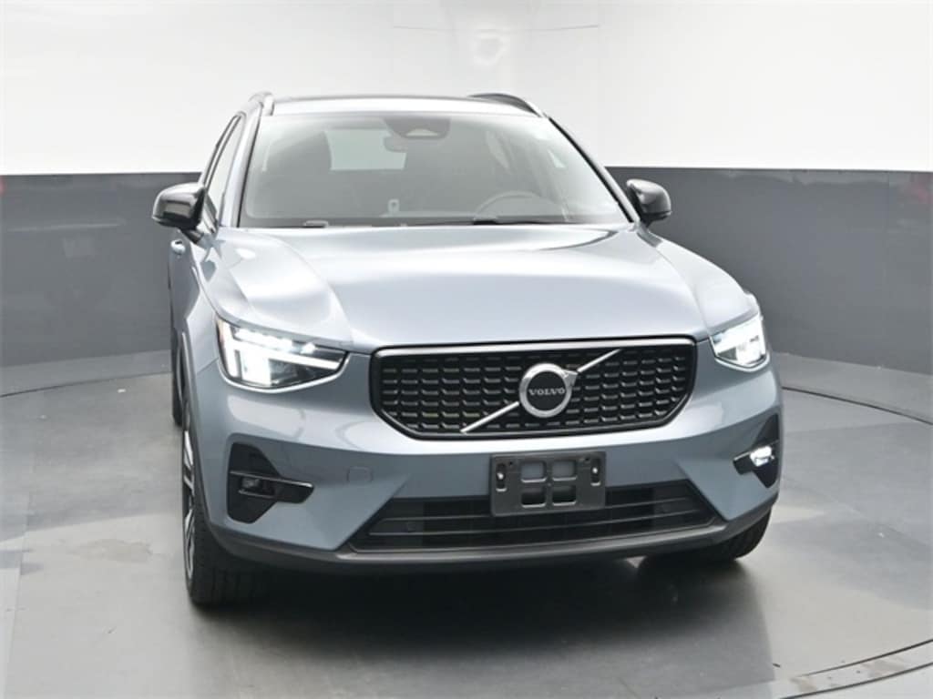 Used 2023 Volvo XC40 B5 Plus Dark Theme SUV
