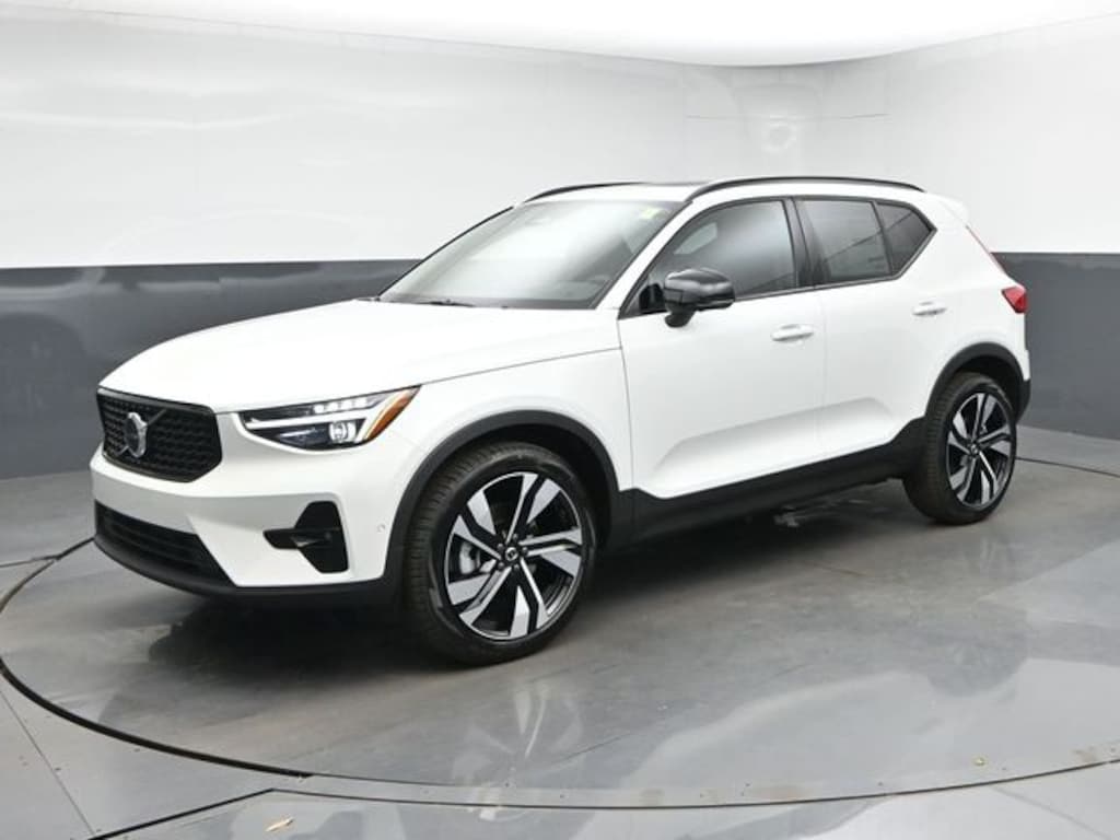 New 2026 Volvo XC40 B5 Plus SUV