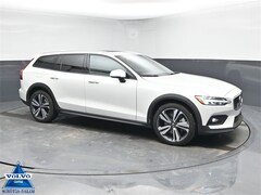 2025 Volvo V60 Cross Country B5 Plus Wagon