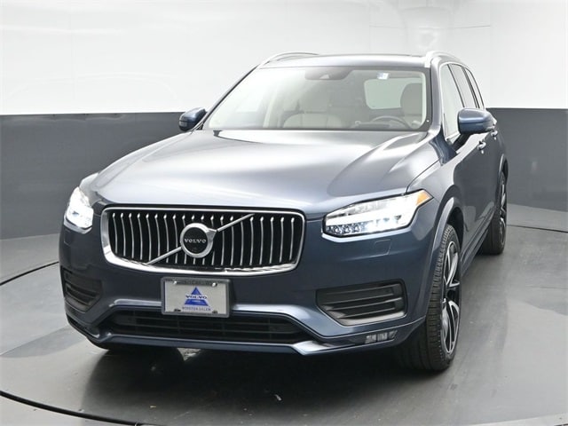 2022 Volvo XC90 T6 Momentum photo 3