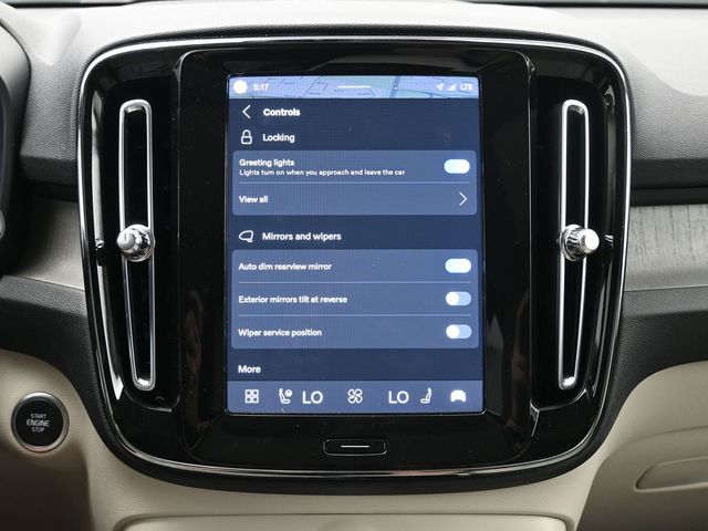 2024 Volvo XC40 Plus - Photo 17