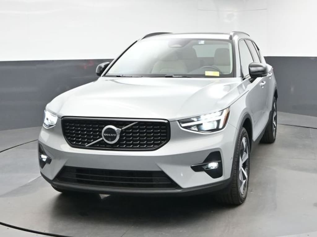 Used 2026 Volvo XC40 B5 Plus SUV