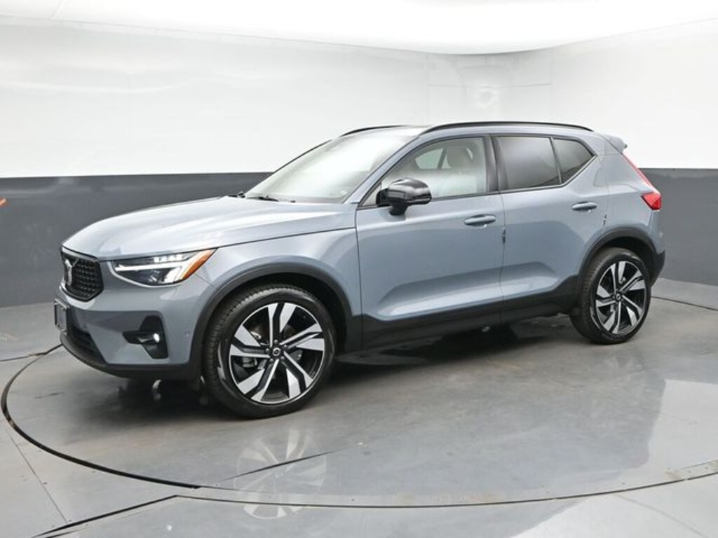 Used 2023 Volvo XC40 B5 Plus Dark Theme SUV