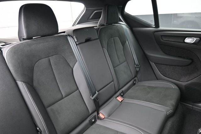 2024 Volvo XC40 Plus - Photo 33