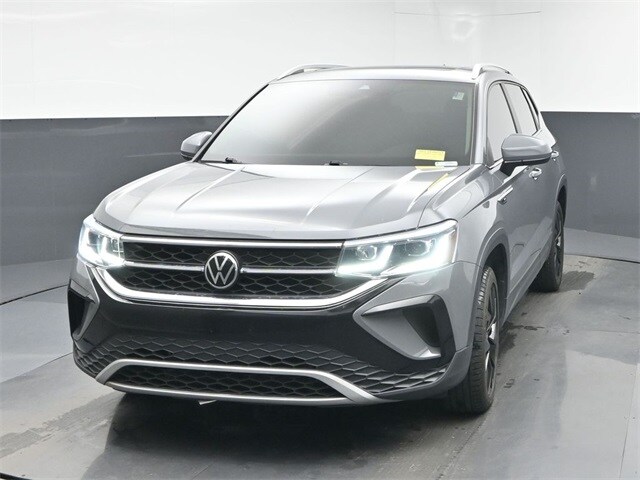 2022 Volkswagen Taos SEL photo 2