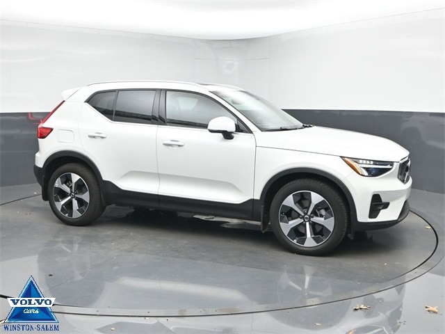 2023 Volvo XC40 Plus's photo