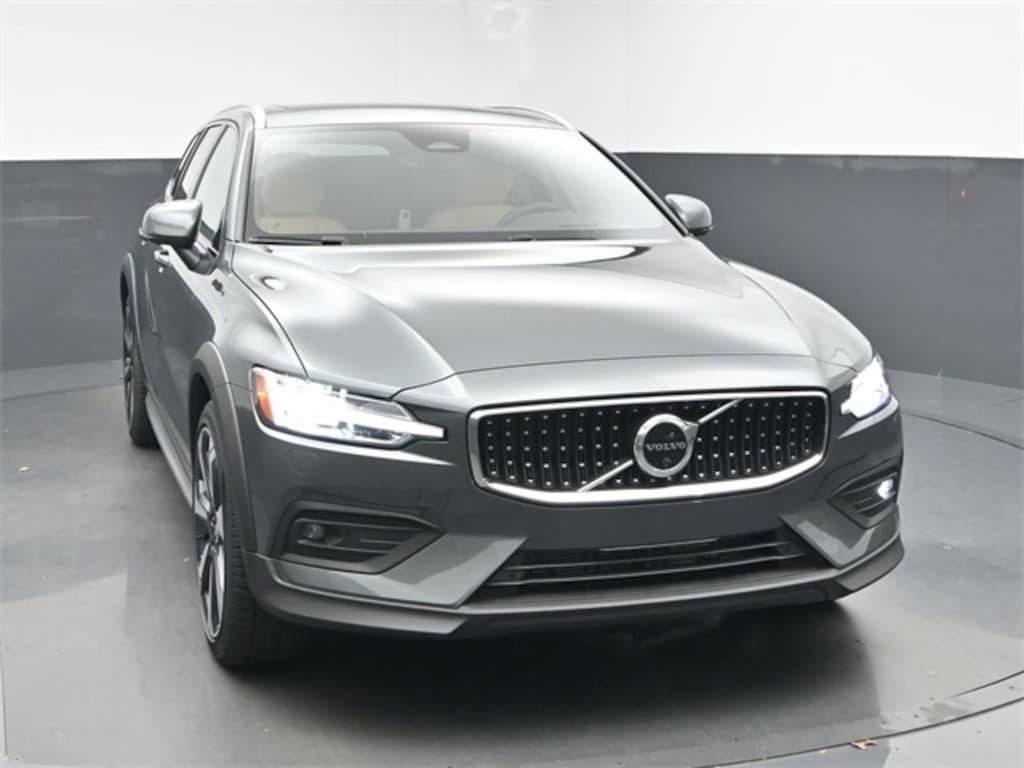 New 2026 Volvo V60 Cross Country B5 Ultra Wagon