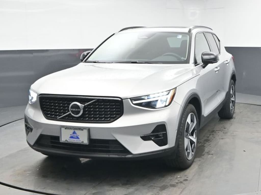 Used 2023 Volvo XC40 B5 Plus Dark Theme SUV
