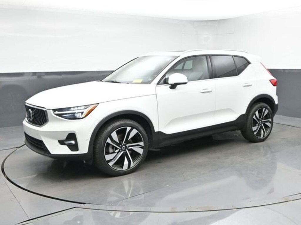 Used 2024 Volvo XC40 B5 Plus Dark Theme SUV