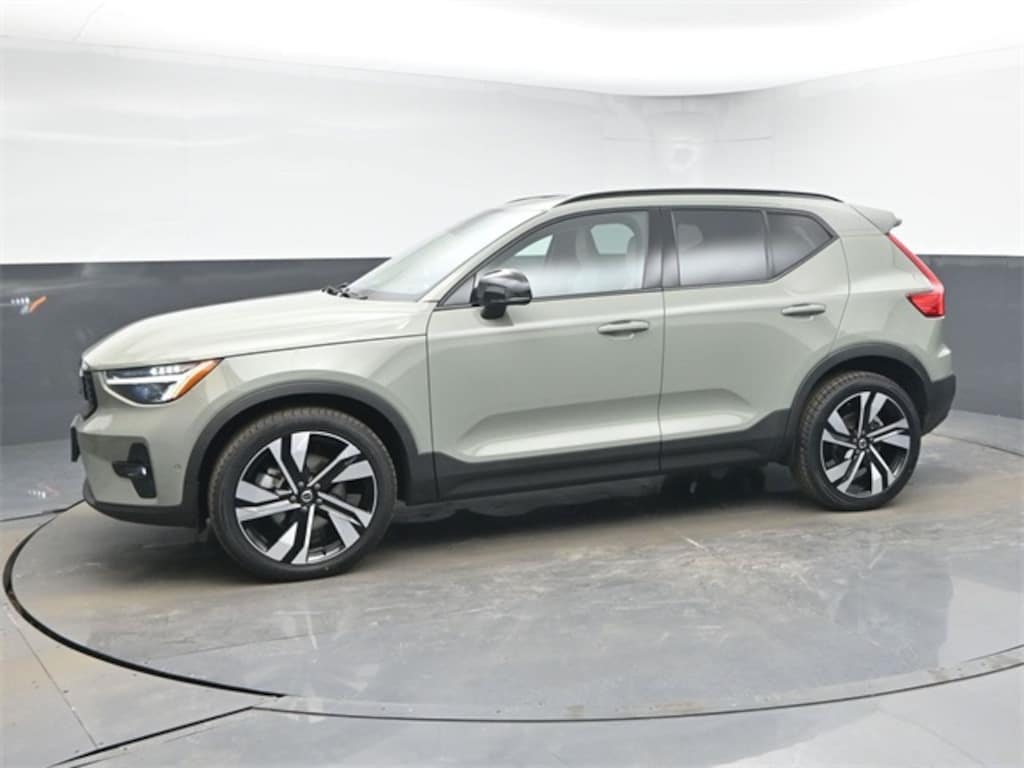 Used 2023 Volvo XC40 B5 Plus Dark Theme SUV
