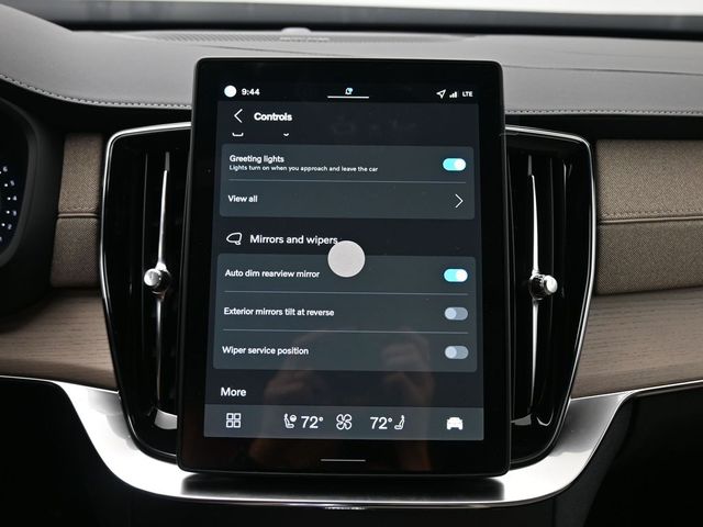 2026 Volvo XC90 Plus - Photo 18