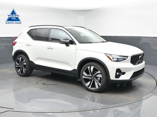 2026 Volvo XC40 B5 Plus