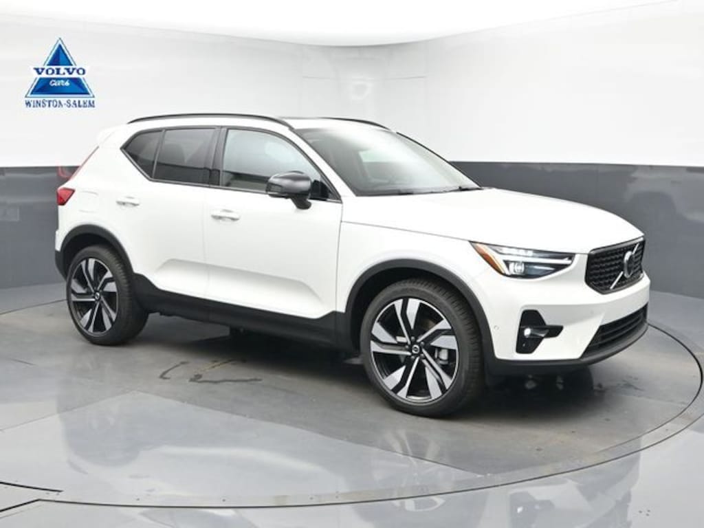 New 2026 Volvo XC40 B5 Plus SUV