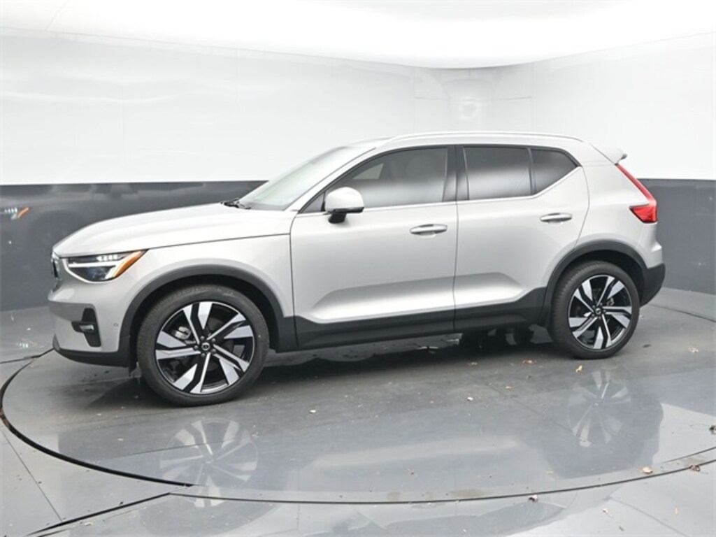 Used 2023 Volvo XC40 B5 Plus Bright Theme SUV