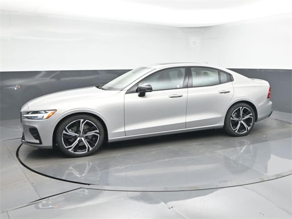 New 2025 Volvo S60 B5 FWD Sedan