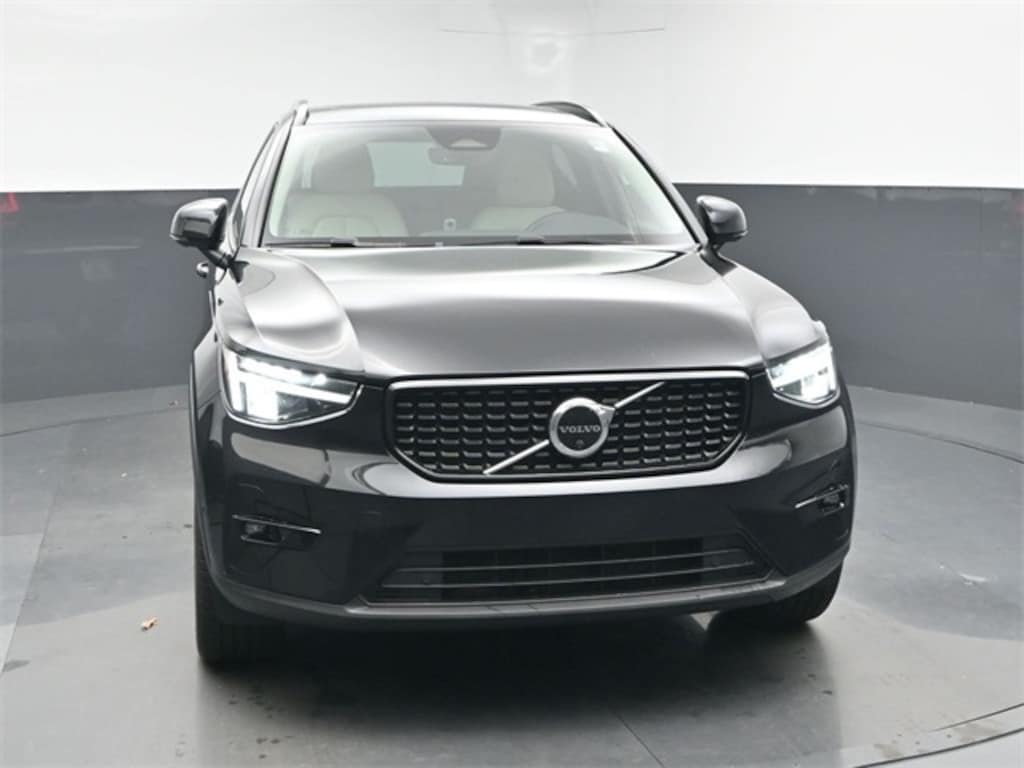 Used 2023 Volvo XC40 B5 Plus Dark Theme SUV