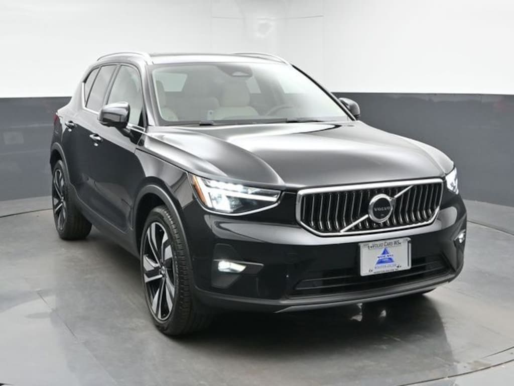 Used 2023 Volvo XC40 B5 Plus Bright Theme SUV