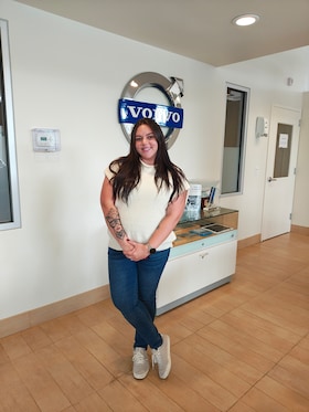 Staff member Carolina Queiroz from 0828c98f3b23