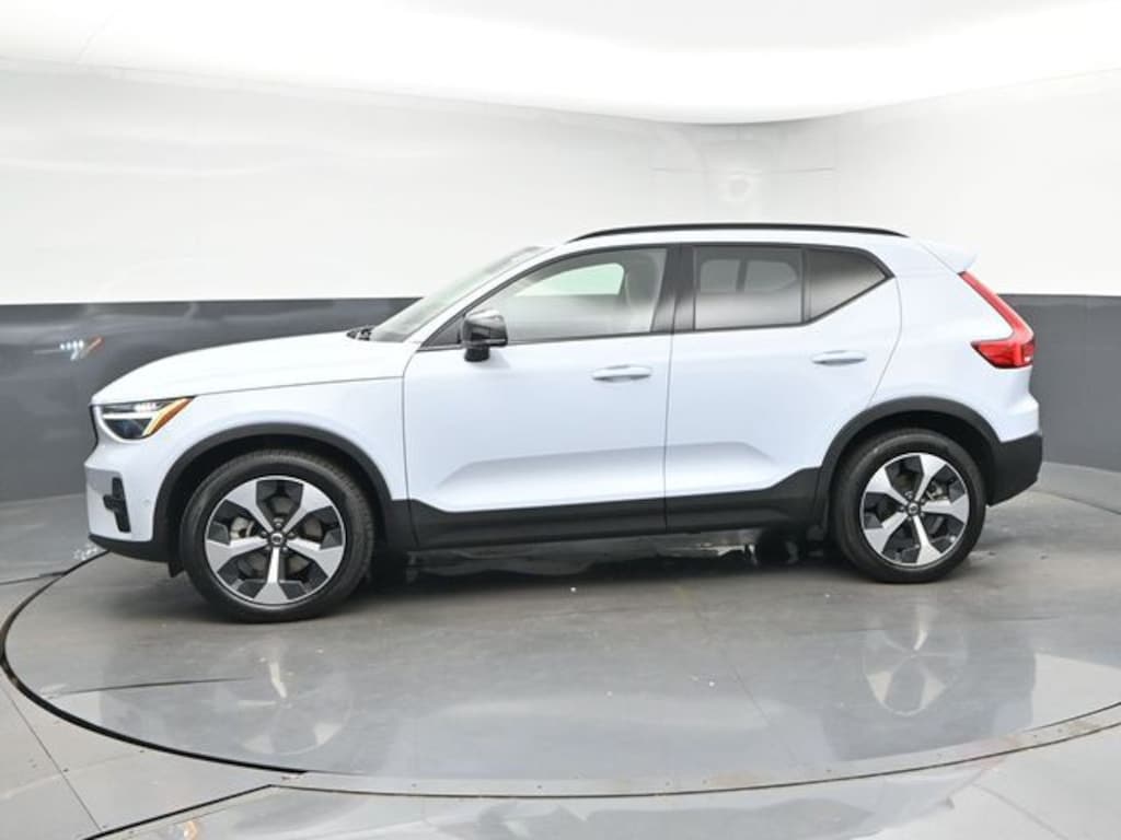 Used 2024 Volvo XC40 B5 Plus Dark Theme SUV