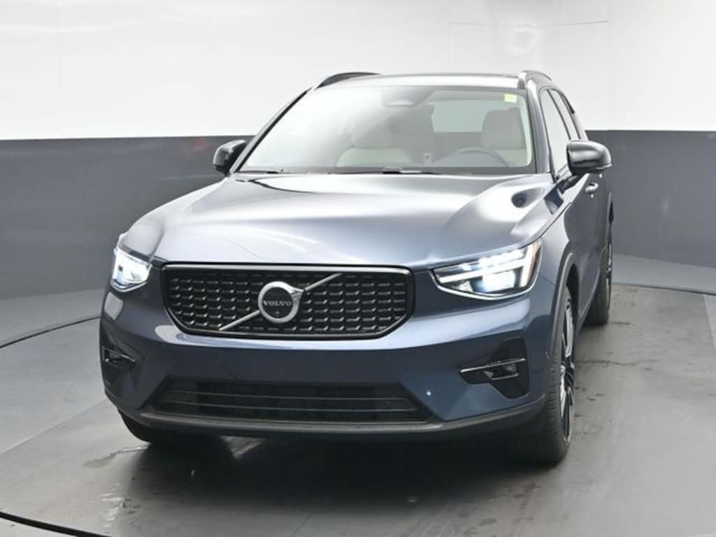 New 2026 Volvo XC40 B5 Ultra SUV