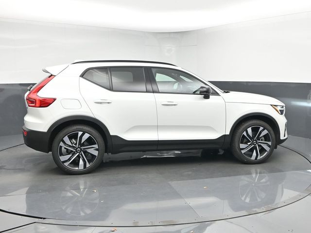 2024 Volvo XC40 Plus - Photo 8